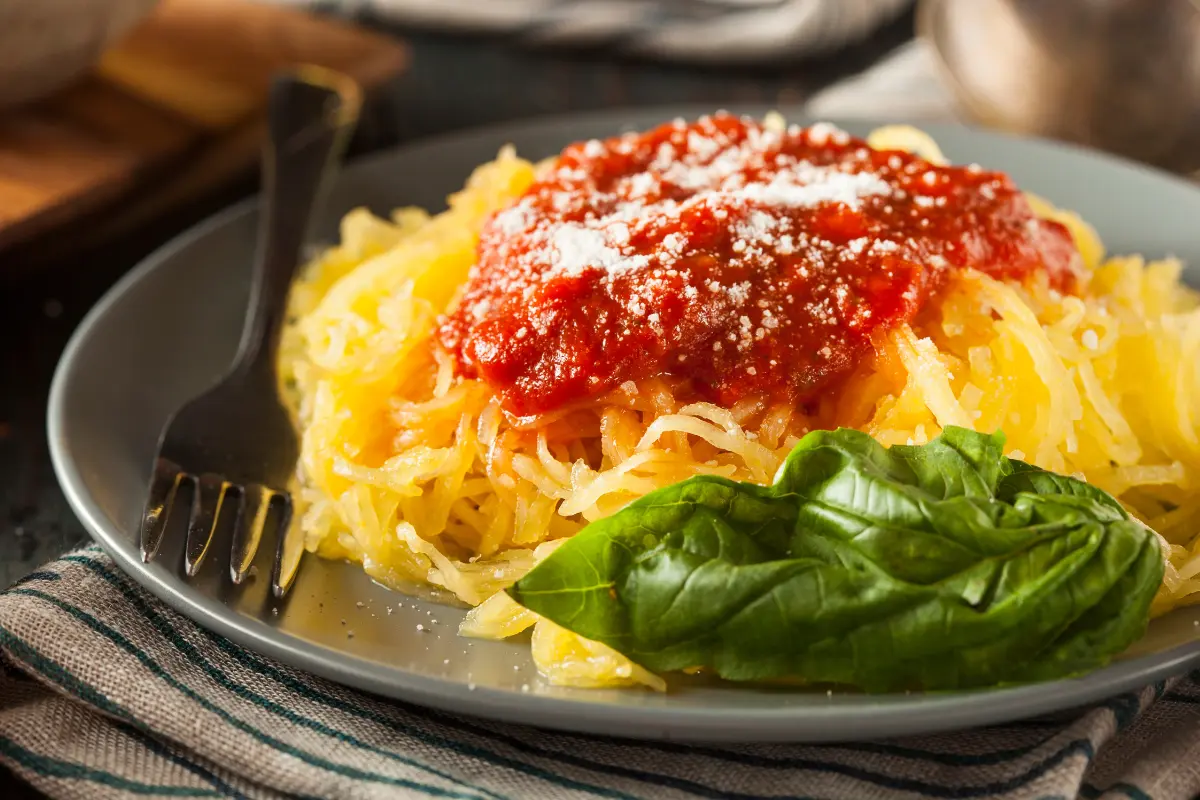 Discover the spaghetti squash benefits for health, including weight loss and improved digestion, along with delicious recipes for sustainable eating.